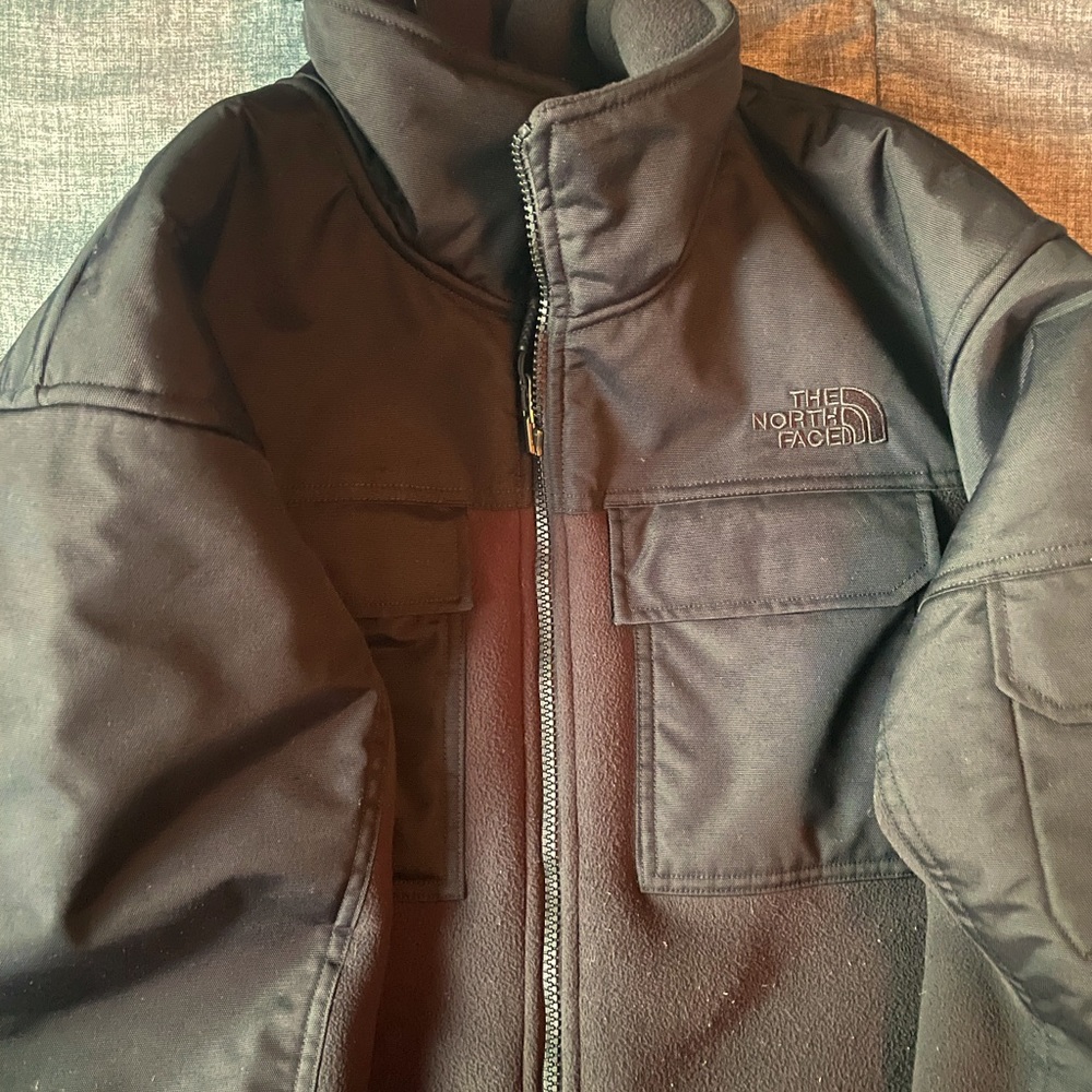 Mens Northface winter coat, size Medium